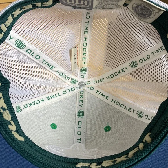 Vancouver Canucks Fitted Hat - Picture 5 of 5